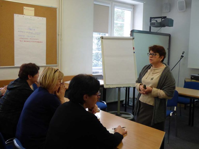 Prelegentka i uczestniczki podczas wykładu interaktywnego