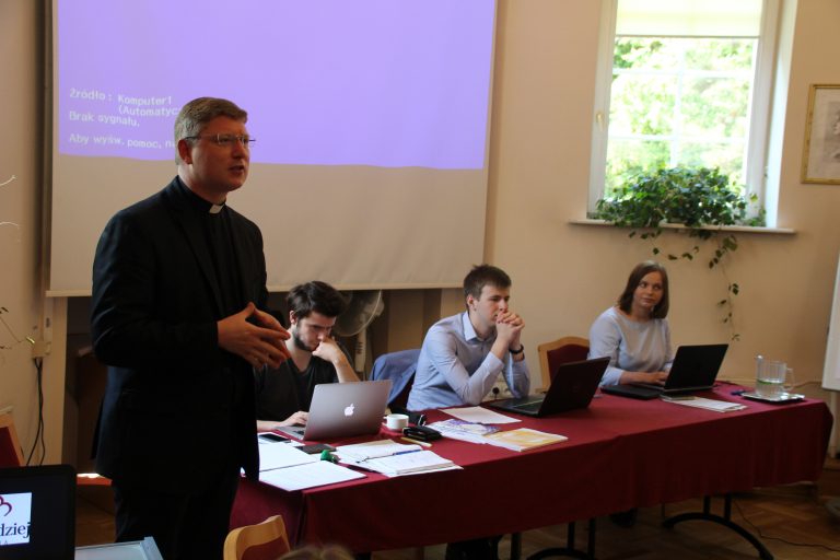 Prezes Fundacji Być Bardzej. Ks. Andrzej Sikorski