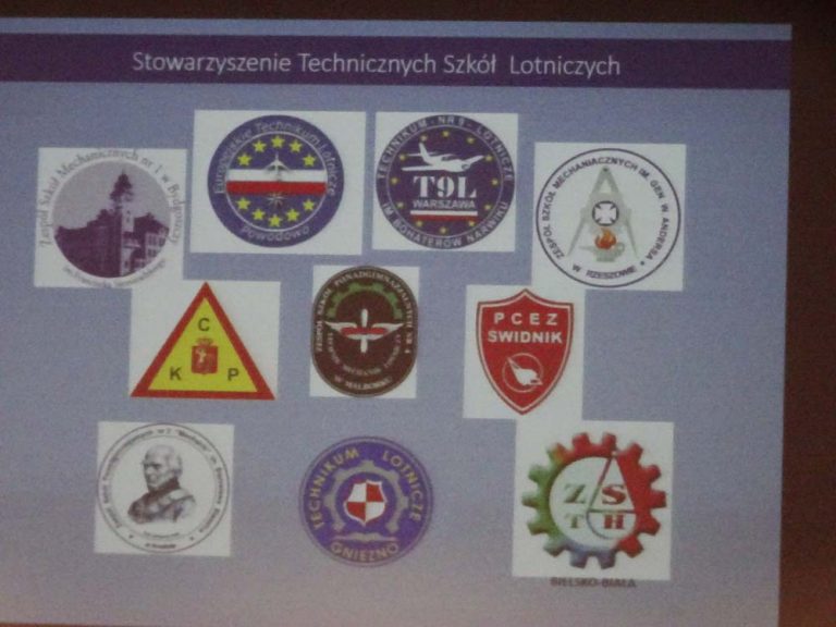 logo szkół lotniczych należących do Ogólnopolskiego Stowarzyszenia Technicznych Szkół Lotniczych jednego z organizatorów konferencji "Lotnicze szkolnictwo techniczne a rozwój i potrzeby branży lotniczej w Polsce"