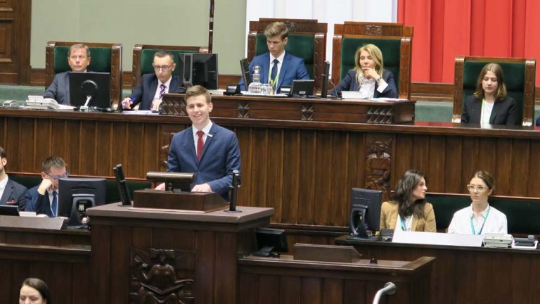 przemówienie przewodnczącego Rady Dzieci i Młodzieży Piotra Wasilewskiego