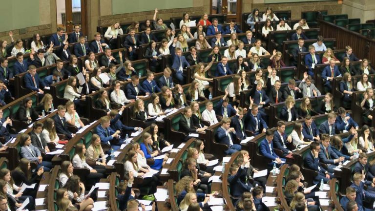 głosowanie nad projektem Uchwały SDiM