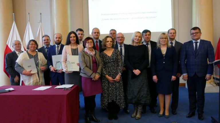 zdjęcie grupowe uczestników spotkania