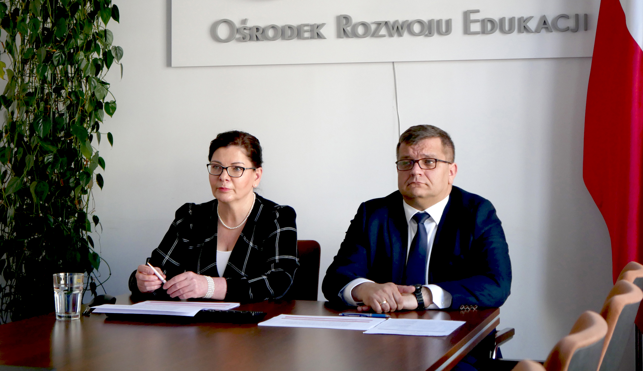 Podsumowanie konferencji Lokalne Ośrodki Wiedzy i&nbsp;Edukacji LOWE jako nowe oblicze edukacji dla dorosłych