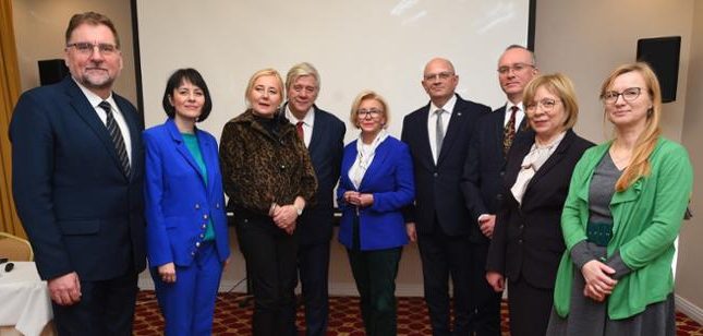 Rodzina w&nbsp;centrum pracy wychowawczej szkoły – konferencja z&nbsp;udziałem wiceminister Marzeny Machałek
