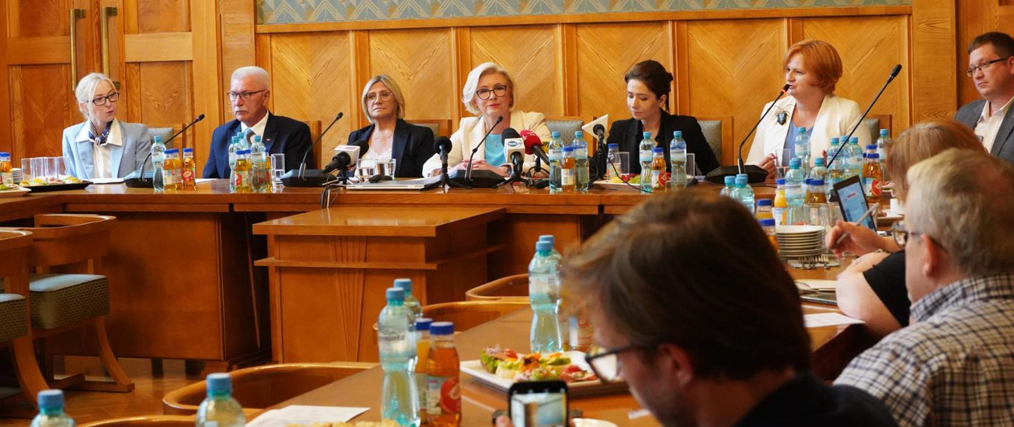 Kształcenie dostosowane do&nbsp;potrzeb rynku pracy – Wojewódzkie Zespoły Koordynacji ds.&nbsp;kształcenia i&nbsp;szkolenia zawodowego oraz&nbsp;uczenia się przez&nbsp;całe życie
