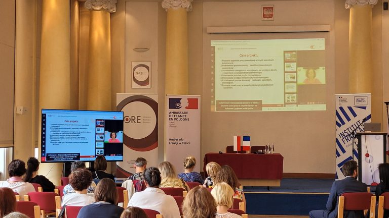 Oksana Rolya, nauczycielka języka angielskiego zawodowego w Zespole Szkół im. Piotra Wysockiego w Warszawie, koordynatorka projektów międzynarodowych (w tym Erasmus+), laureatka VII edycji konkursu "Kreatywni nauczyciele i szkoły Mazowsza” Wykład online na temat praktycznego wykorzystania oferty Erasmus +