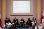 Panel dyskusyjny „Mediacje w oświacie – wyzwania i perspektywy” z udziałem zaproszonych prelegentów. Od lewej: Damian Jaworek, Sylwia Małachowska, Marcin Szargiej, dr Anna Dudek-Majcherek, Lucyna Małek-Adamiak, Wiesław Pałka, Marta Koch-Kozioł