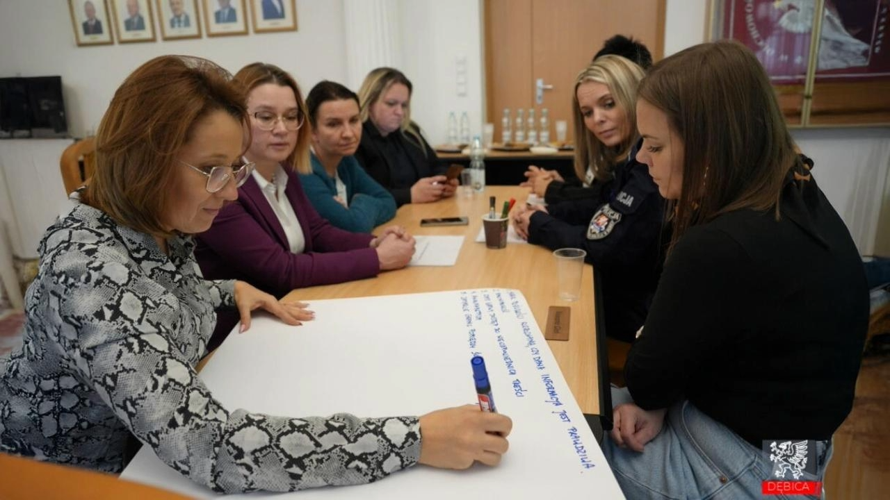 Debata w&nbsp;Dębicy dotycząca cyfryzacji placówek oświatowych