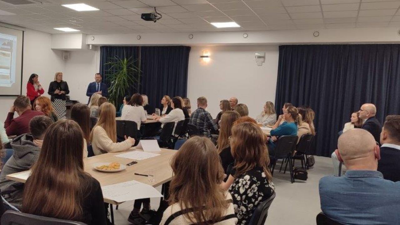 Kompetencje cyfrowe uczniów szkół podstawowych w&nbsp;gminie Jabłonna