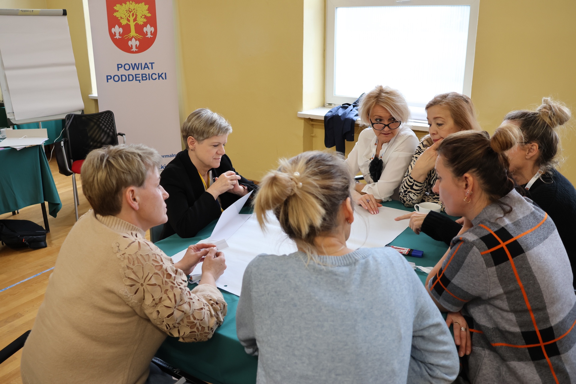 Rozmowy o cyfrowym rozwoju oświaty w Powiecie Poddębickim