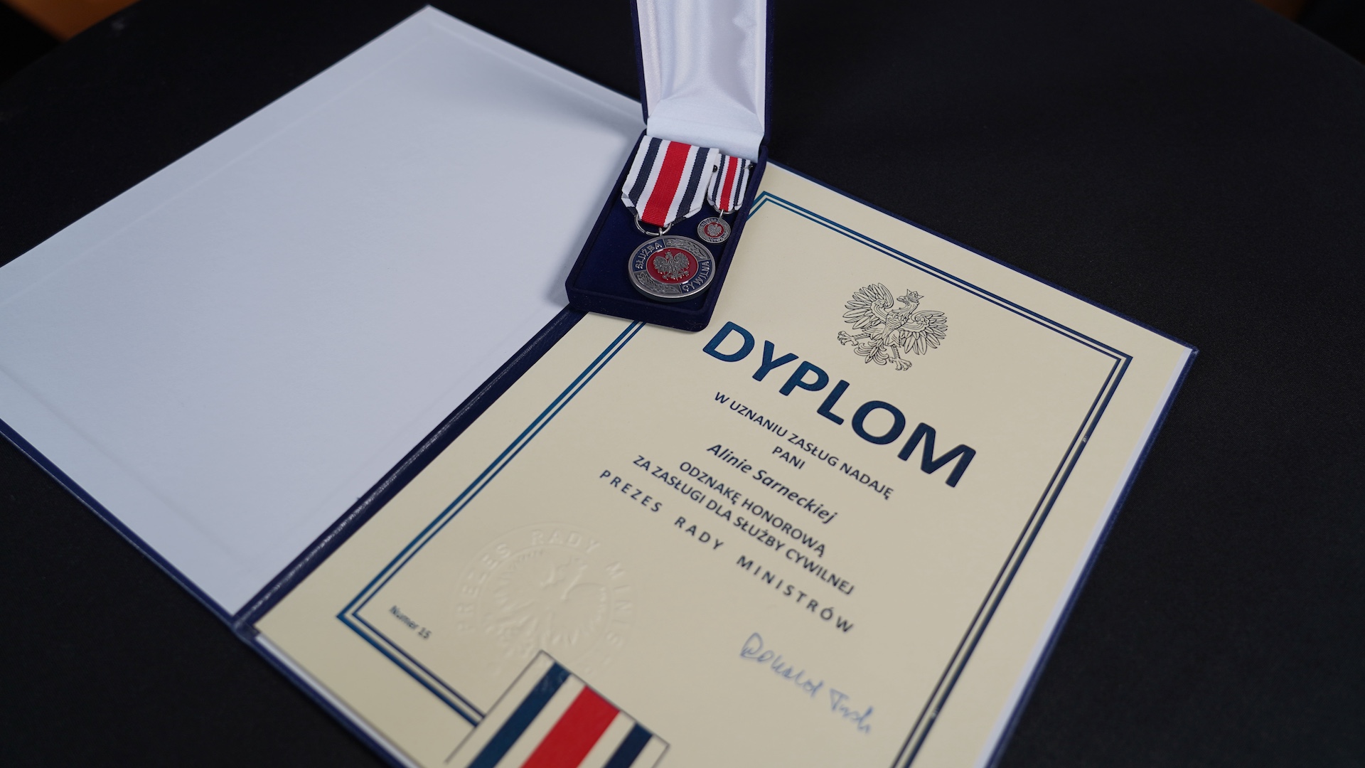 Odznaka Honorowa za&nbsp;Zasługi dla Służby Cywilnej dla Pani Aliny Sarneckiej