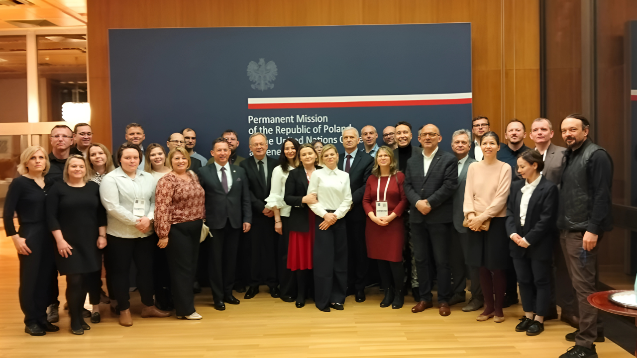 Szkolenie dla fizyków w&nbsp;Europejskiej Organizacji Badań Jądrowych w&nbsp;Genewie