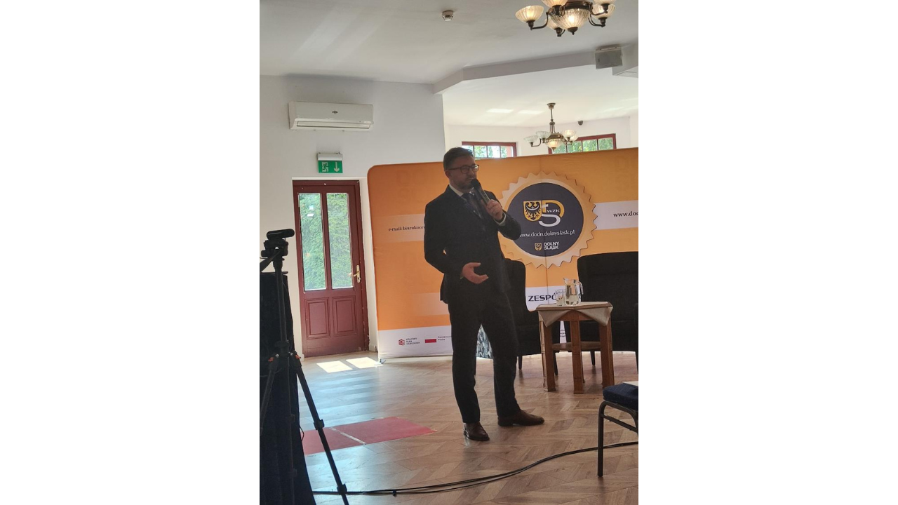 O cyfrowej transformacji edukacji i Zintegrowanej Platformie Edukacyjnej na konferencji poświęconej edukacji w erze cyfrowej