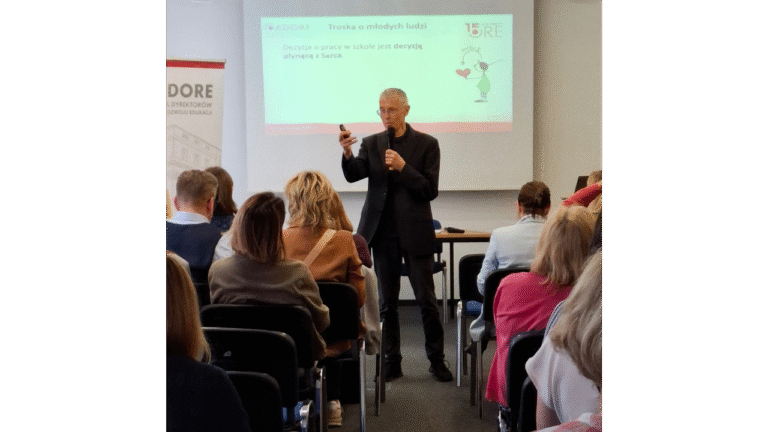 dr Jacek Strzemieczny i uczestnicy szkolenia ADORE 2025