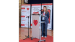Prelegentka podczas wystąpienia na konferencji Specjalistycznego Centrum Wspierającego Edukację Włączającą w Ziemięcicach