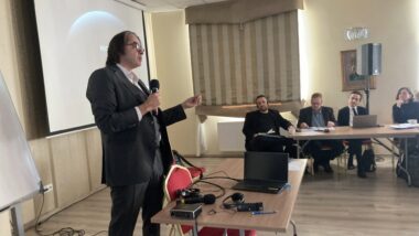 Bruno Boyer (Mémorial de la Shoah) podczas wykładu otwierającego na temat języka przemocy i masowych zbrodni