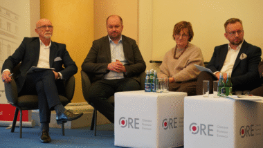 Uczestnicy panelu „Systemowe warunki rozwijania kultury informacji zwrotnej”