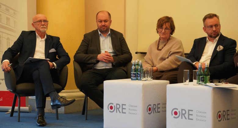 Uczestnicy panelu „Systemowe warunki rozwijania kultury informacji zwrotnej”