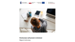 Okładka raportu „Ewaluacja cyfryzacji w edukacji”. Jej centralnym elementem jest symboliczne zdjęcie przedstawiające proces uczenia się wspierany technologią. Pod nim znajduje się tytuł raportu, a nad nim informacja o charakterze ewaluacyjnym dokumentu.