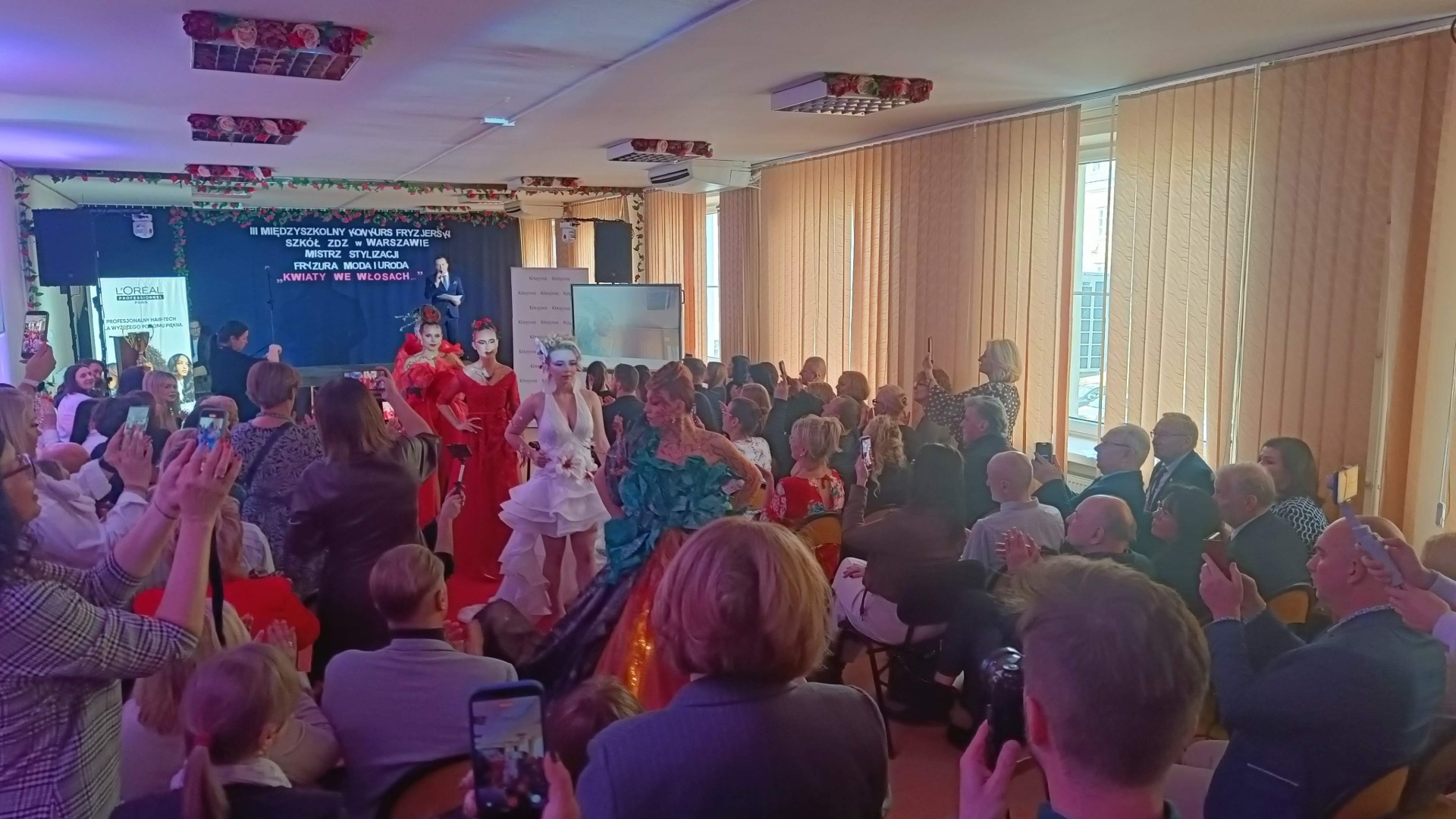 Ośrodek Rozwoju Edukacji na III Międzyszkolnym Konkursie Fryzjerskim „Kwiaty we włosach”