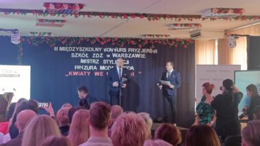 Prezes ZDZ w Warszawie Krzysztof Łuka podczas wystąpienia