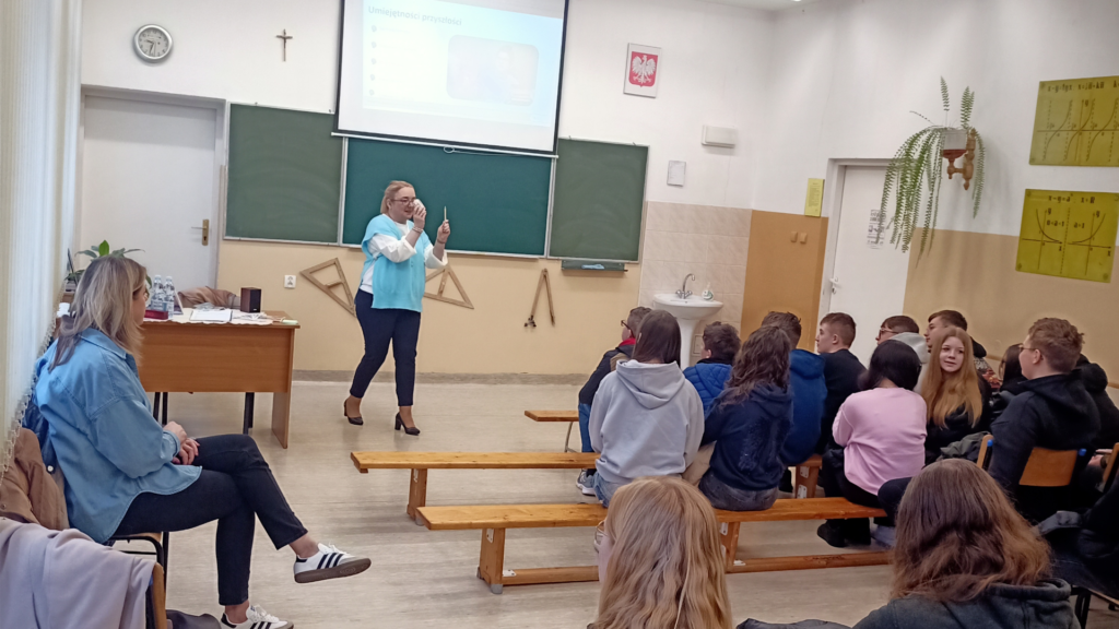 Warsztaty dla młodzieży prowadzone przez specjalistkę WKZDZ ORE Edytę Lepiarską