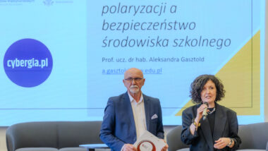 Dyrektor ORE Andrzej Suchenek i dyrektor Biura Ministra w MEN Anna Makówka-Kwapisiewicz