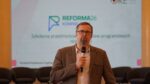 Prowadzący szkolenie prof. Maciej Fic podczas warsztatów