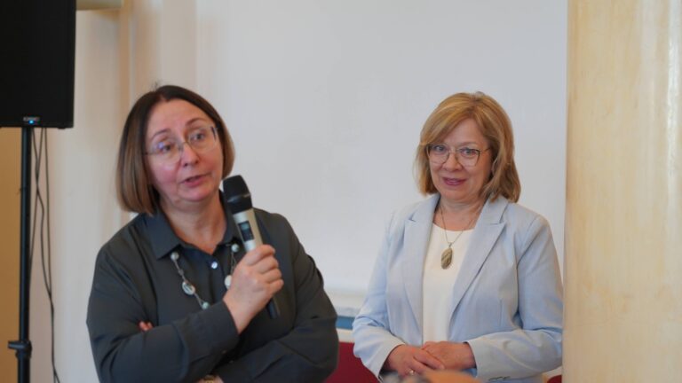 Od lewej: wicedyrektor ORE Małgorzata Szeja oraz kierownik Marzena Murawska