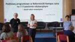 Powitanie uczestników przez kierownik Wydziału Kompetencji Językowych i Współpracy Międzynarodowej ORE Elżbietę Witkowską. Od lewej: główna specjalistka WKJWM Anna Susek, kierownik WKJWM Elżbieta Witkowska, trenerka Jolanta Bilska-Sulima
