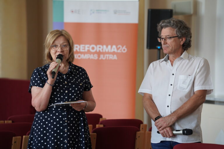 Kierownik WKOKC Marzena Murawska i prelegent Wojciech Walat