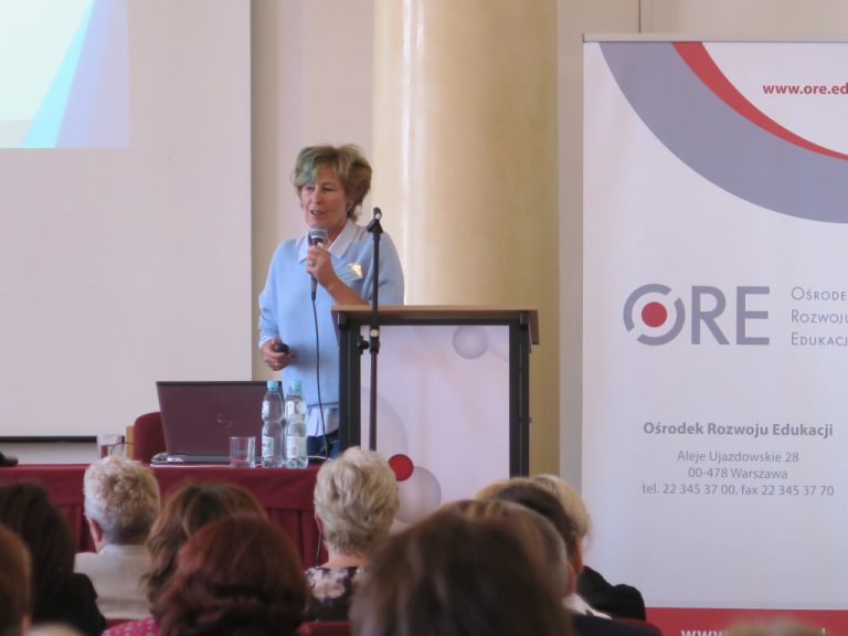 Małgorzata Dońska-Olszko – Dyrektor Zespołu Szkół Specjalnych w Warszawie podczas wystąpienia