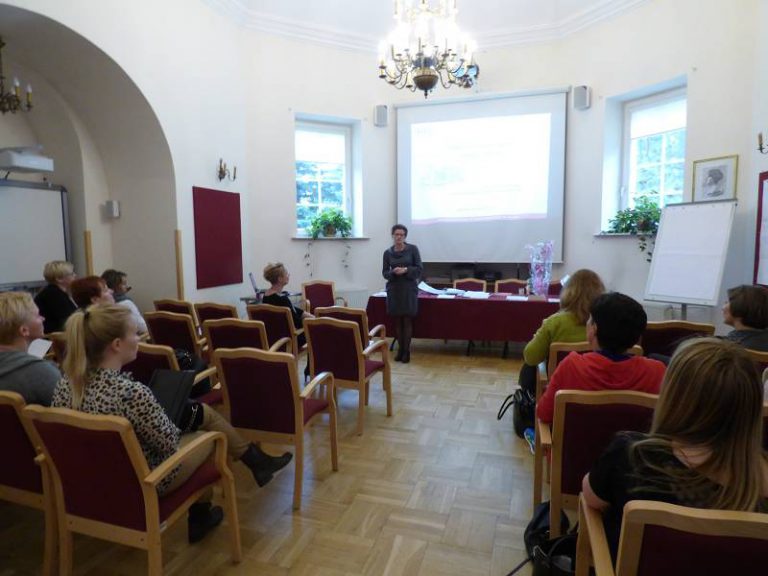 Dyrektor ORE dr Barbara Rudzińska-Mękal oraz Katarzyna Chmielewska i Monika Sobotka (MZ)